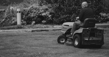Top 10 Best Riding Lawn Mowers for Elderly People
