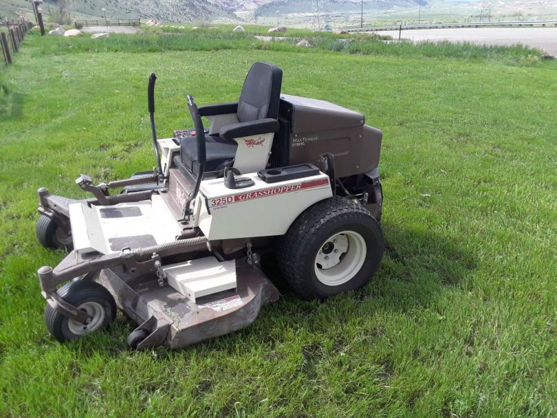 25 HP Diesel Zero Turn Mower Grasshopper 325D 3 810x608 Grasshopper 325D Zero Turn Commercial Grade Mower