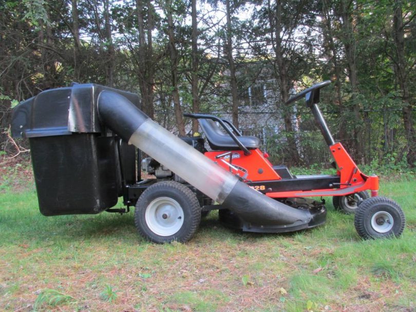 ARIENS RM1028 08 810x608 ARIENS RM1028 Rear Engine Rider with Twin Bin Bagger