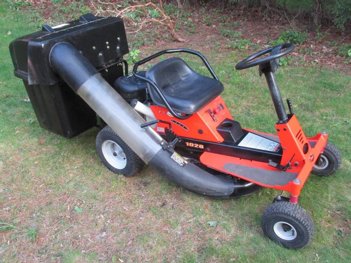 ARIENS RM1028 Rear Engine Rider with TwinBin Bagger RonMowers