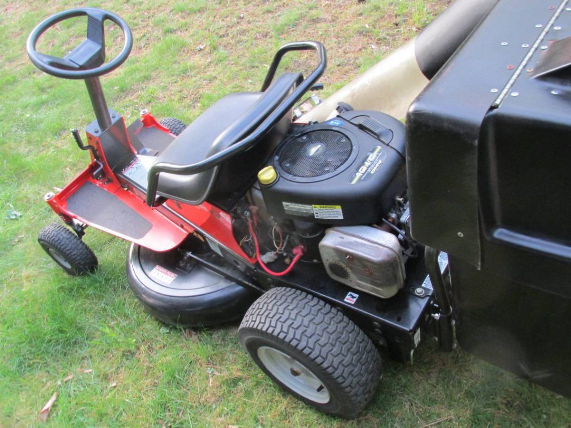 ARIENS RM1028 Rear Engine Rider with TwinBin Bagger RonMowers