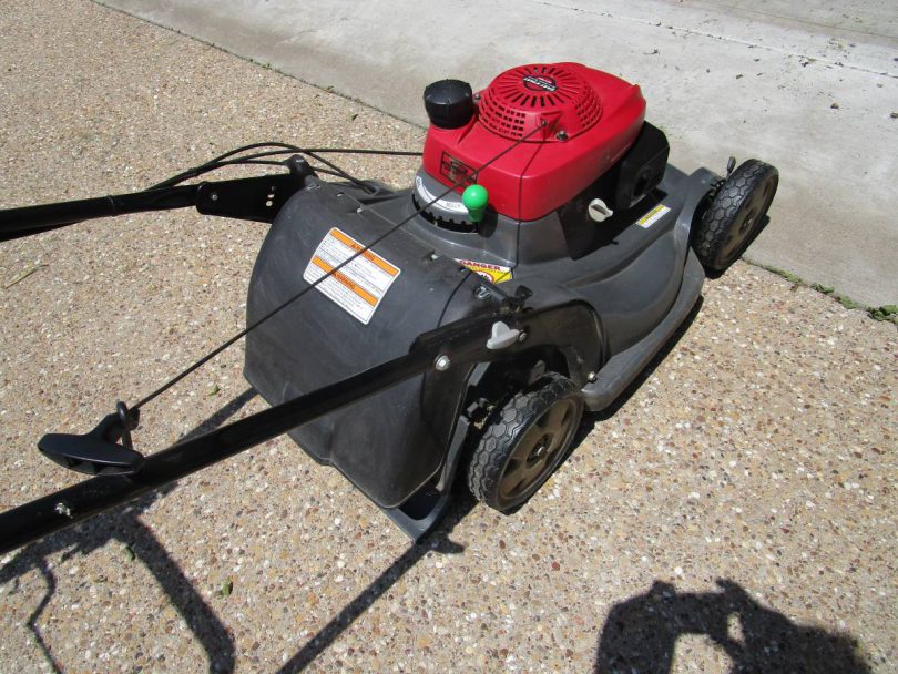 Honda Model HRX217HYA 5 810x608 Honda HRX217HYA Used Self propelled Mower