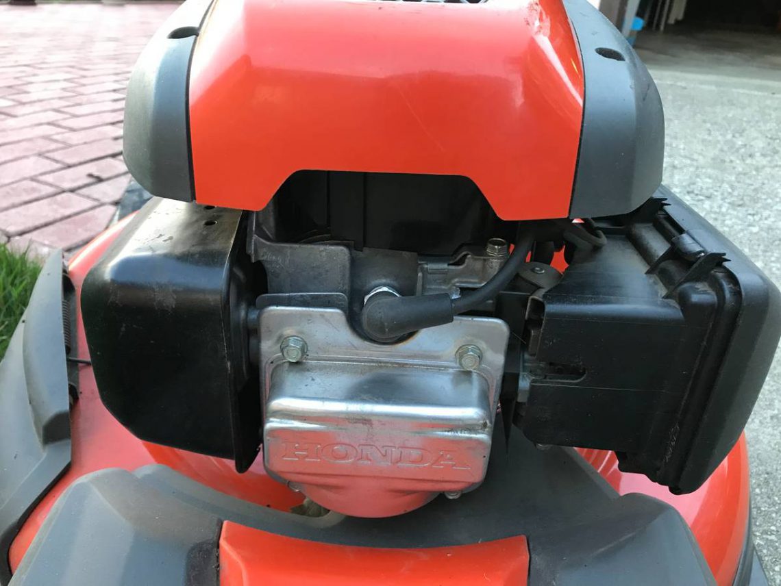 Husqvarna HU800AWD Walk Behind 22in Selfpropelled Gas Lawn Mower
