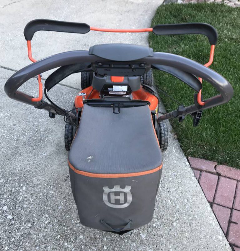 Husqvarna HU800AWD Walk Behind 22in Selfpropelled Gas Lawn Mower