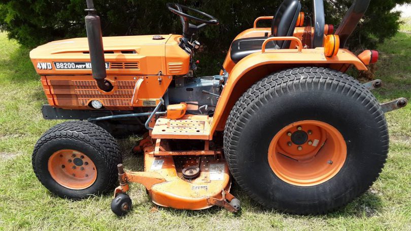 Kubota B 8200 3 810x456 Kubota B8200 Mower Tractor for Sale