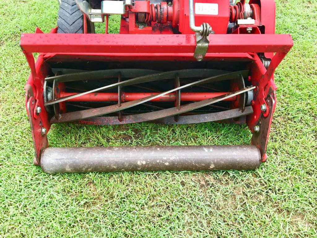 vertical garden mower blades 1024x768 Lawn Mower Blades – Learn How to Take Advantage of Your Equipment