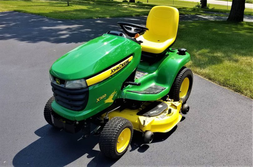 2013 John Deere X 320 01 810x535 2013 John Deere X320 With Brand New Wagon