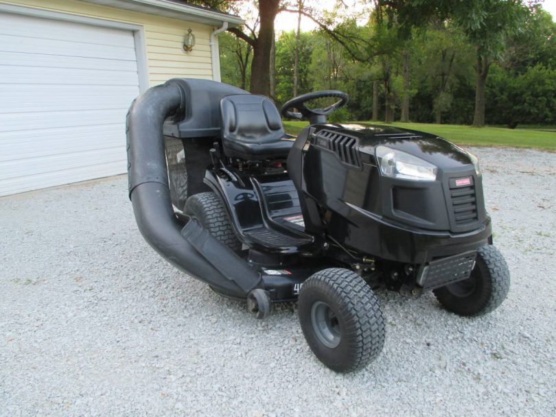 Craftsman YT2500 rider mower 2 810x608 Craftsman 46 In LT 2500 Mower for Sale