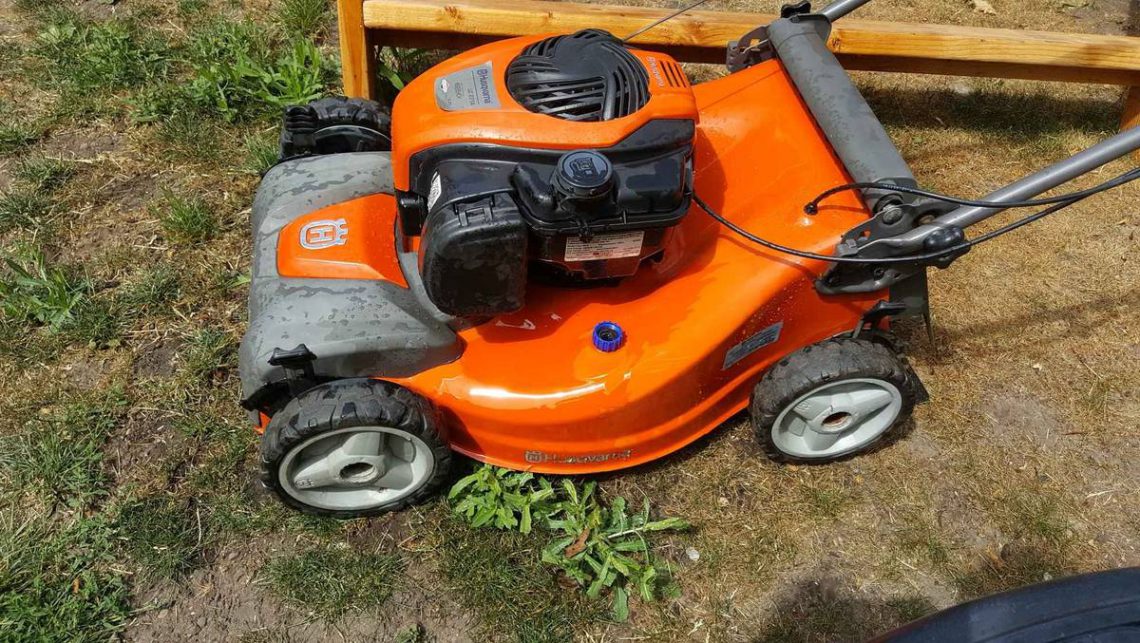 Husqvarna LC221A SelfPropelled Walk Behind Mowers Used RonMowers