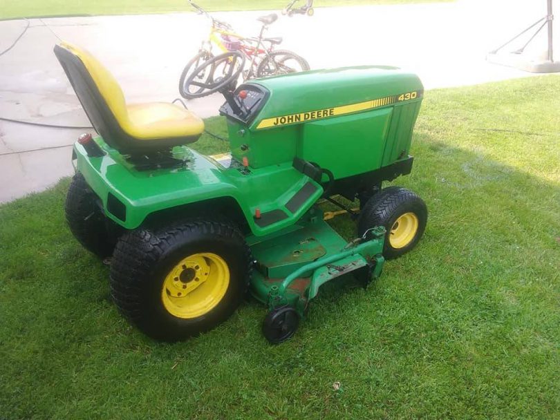 John Deere 430 2 810x608 John Deere 430 Garden Tractor Riding Lawn Mower