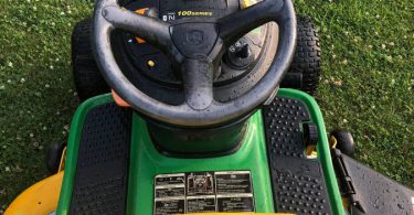 John Deere D140 riding mower 2 375x195 John Deere D140 Tractor 48in. Riding Mower