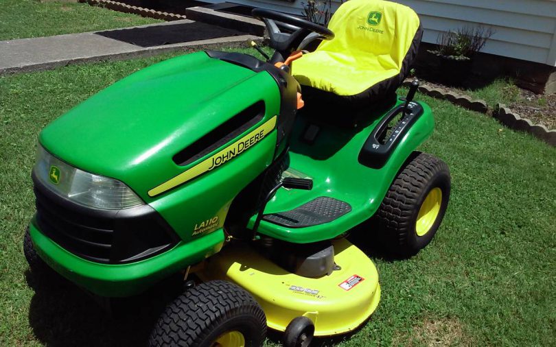 John Deere LA110 5 810x506 John Deere LA110 Automatic Riding Mower for Sale