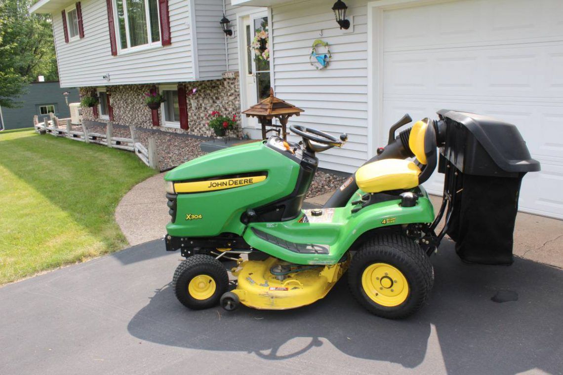 Used John Deere X304 42" 4Wheel Steering Lawn Mower RonMowers