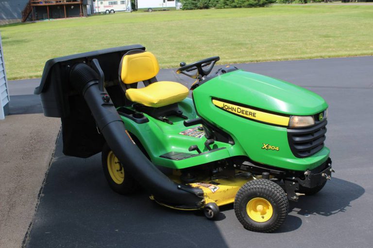 Used John Deere X304 42" 4Wheel Steering Lawn Mower RonMowers