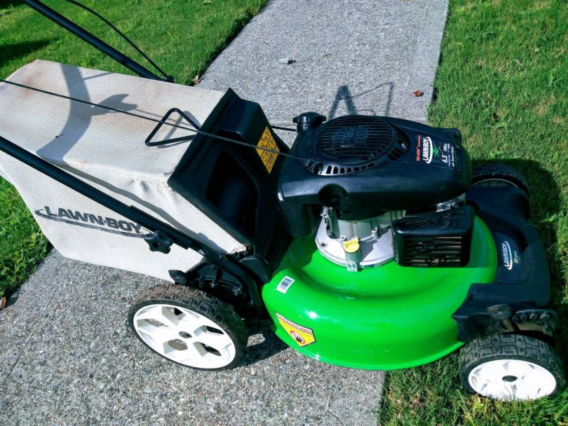 Lawn Boy 107302 810x608 Lawn Boy 10730 21 Inch Walk Behind Push Mower