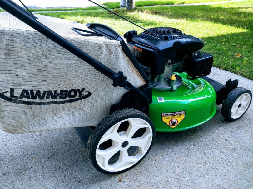 Lawn Boy 107303 810x608 Lawn Boy 10730 21 Inch Walk Behind Push Mower