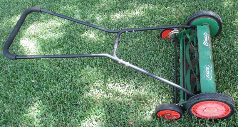 Scotts Classic Reel 2 810x433 Scotts Classic 20 inch Reel Push Lawn Mower (Used)