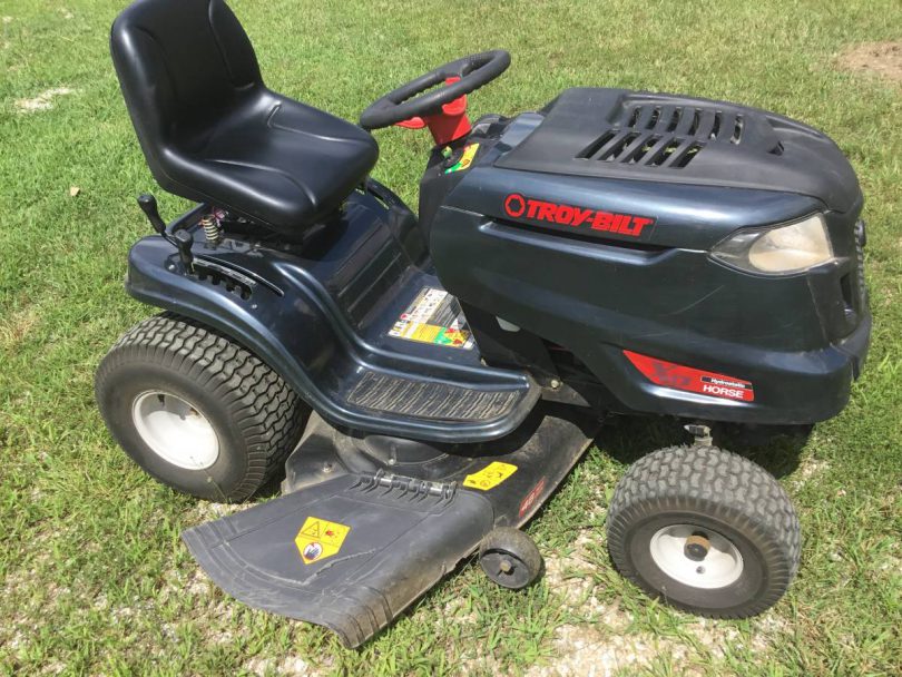 Troy bilt XP hydrostatic 01 810x608 Troy Bilt XP Horse 46 Hydrostatic Riding Lawn Mower