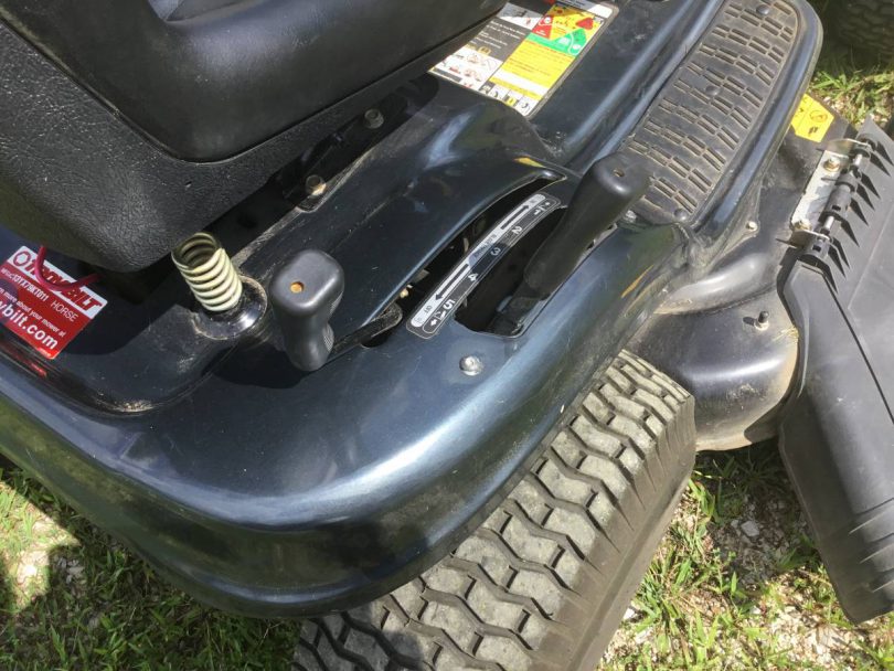 Troy bilt XP hydrostatic 03 810x608 Troy Bilt XP Horse 46 Hydrostatic Riding Lawn Mower