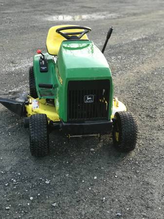 John Deere 165 4 John Deere 165 Hydro Lawn / Garden Tractor