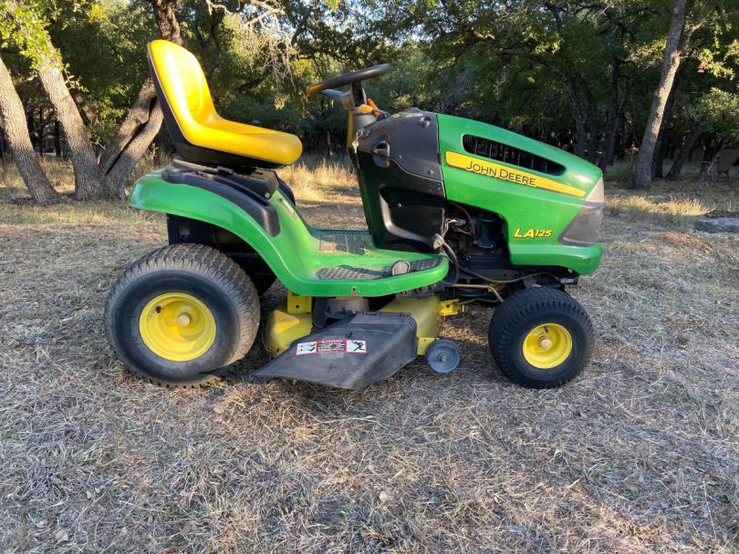 John Deere LA125 Lawn 10 810x608 John Deere 48 inch riding mower LA125 for sale
