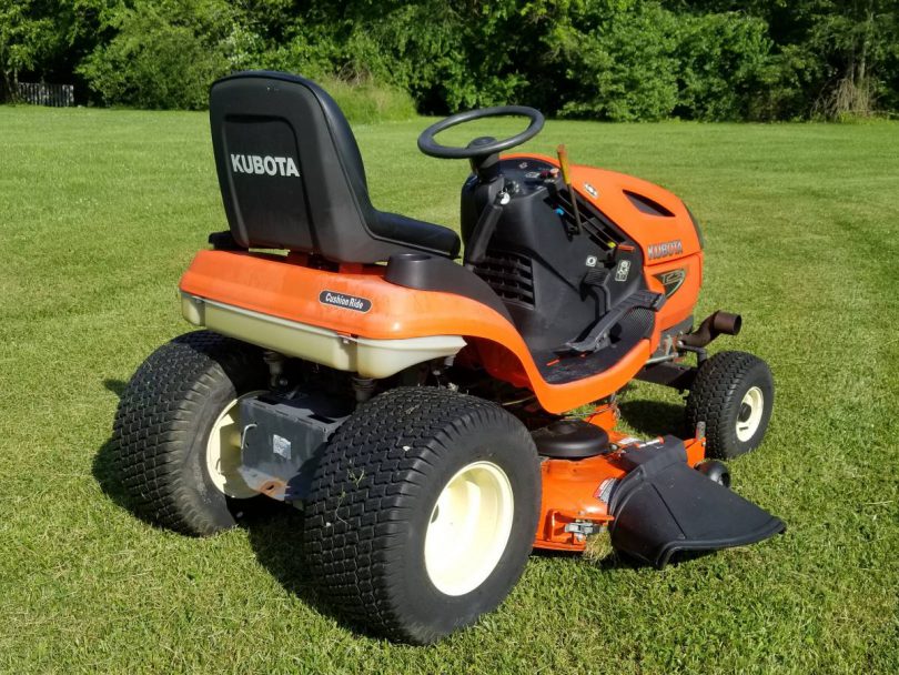 Kubota T2380 4 810x608 Kubota T2380 riding lawn mower 48 inch mower deck