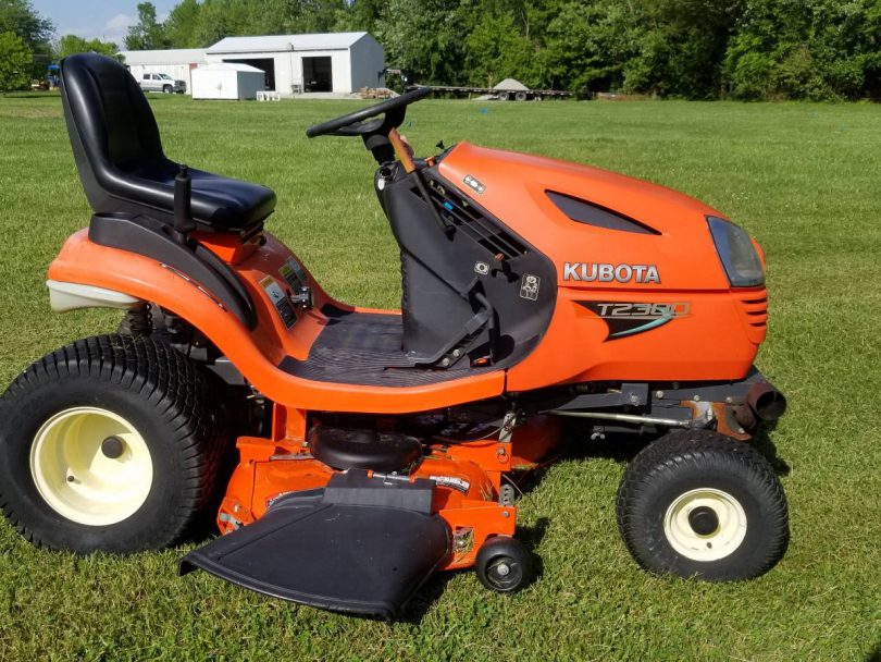 Kubota T2380 6 810x608 Kubota T2380 riding lawn mower 48 inch mower deck
