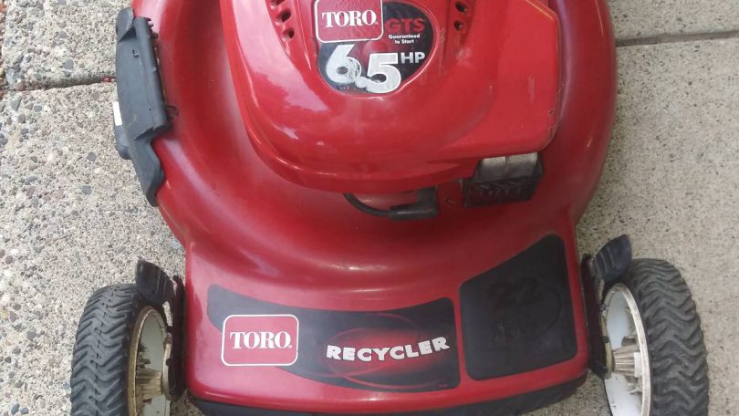 Toro Personal Pace 2 810x456 Used Toro 22 inch Personal Pace self propel lawn mower