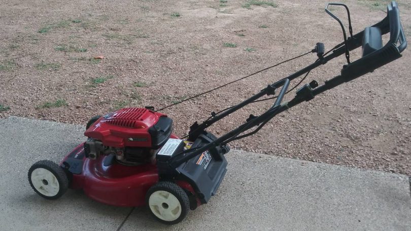 Toro Personal Pace 4 810x456 Used Toro 22 inch Personal Pace self propel lawn mower