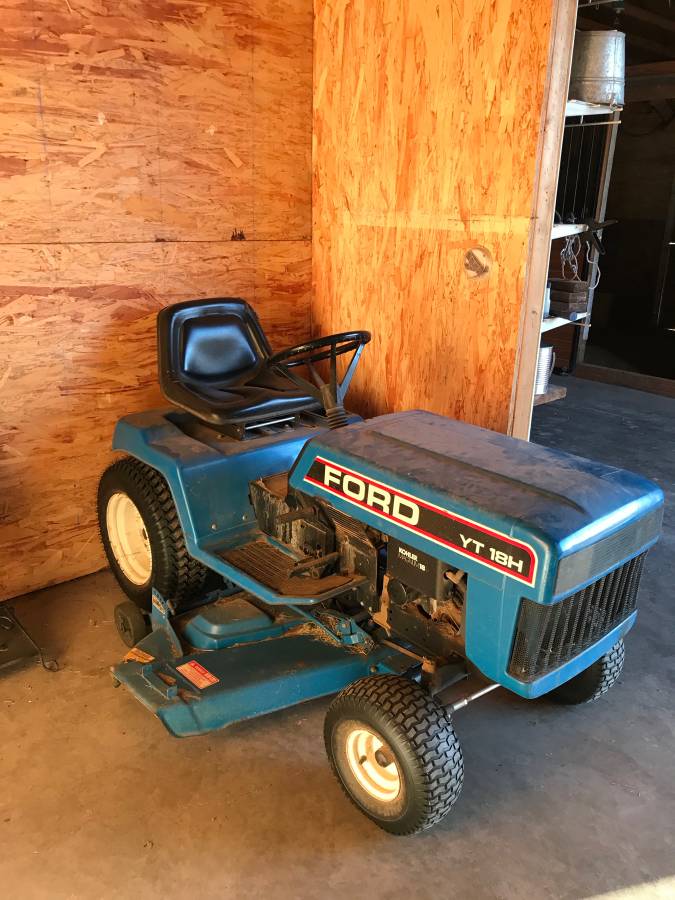 Ford YT18H mower 4 Ford YT18H 18 HP Riding Lawn Mower