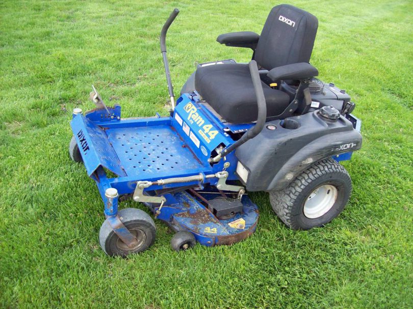 2005 Dixon RAM 44 MAG commercial zero turn lawn mower 5 810x607 2005 Dixon RAM 44 MAG commercial zero turn lawn mower