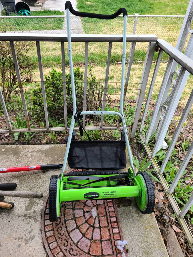 Greenworks 16 inch Reel Mower 3 Like new Greenworks 16 inch Reel Mower with bag to catch grass