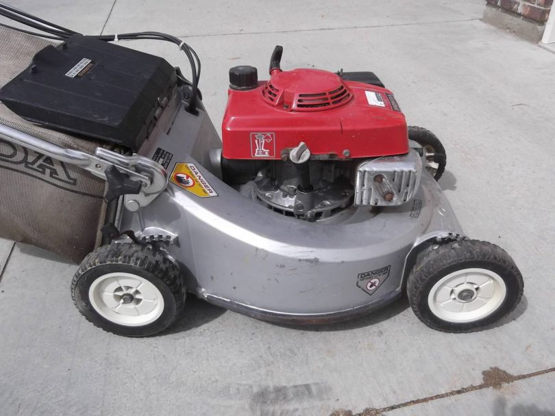 Honda HR 214 SX Self propelled Lawn Mower for Sale 6 810x608 Honda HR 214 SX Self propelled Lawn Mower for Sale