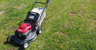 Honda HR215 Lawn Mower 10 375x195 Preowned Honda HR215 Masters Commercial Grade Hydrostatic Lawn Mower