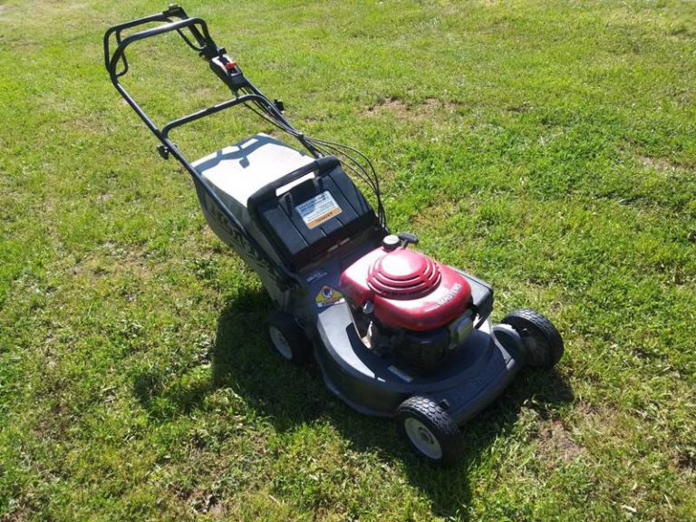 Preowned Honda HR215 Masters Commercial Grade Hydrostatic Lawn Mower