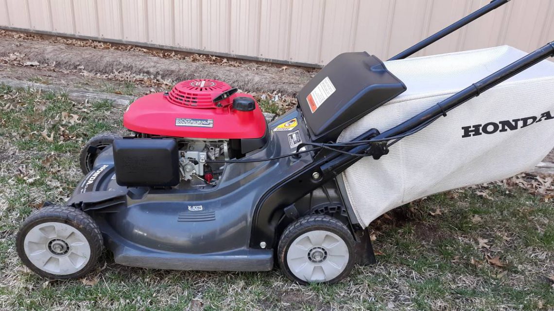 Used Honda Harmony HRB216HXA hydrostatic lawn mower for Sale RonMowers