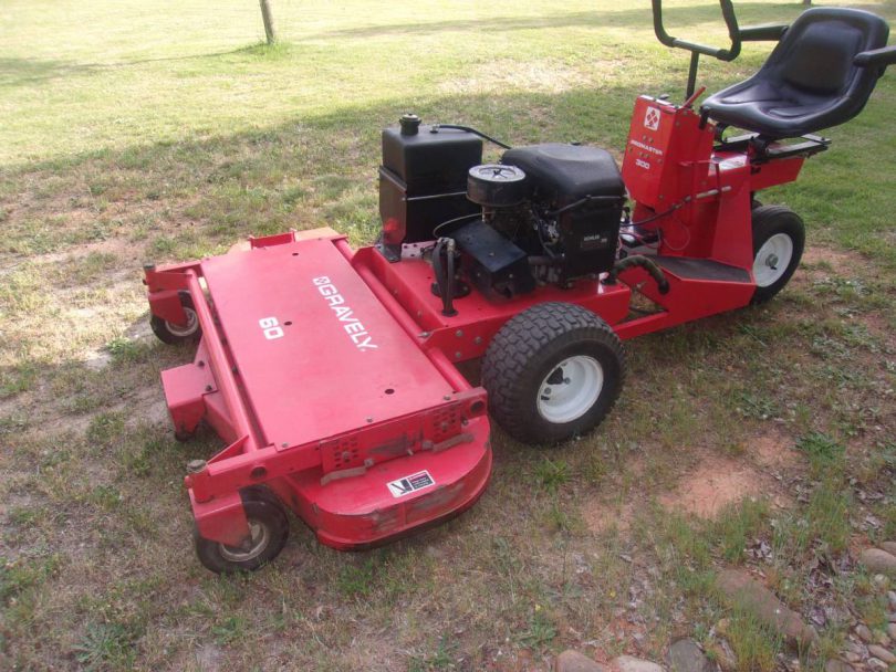 GRAVELY PROMASTER 300 1 810x608 Gravely Promaster 300 riding lawn mower for sale