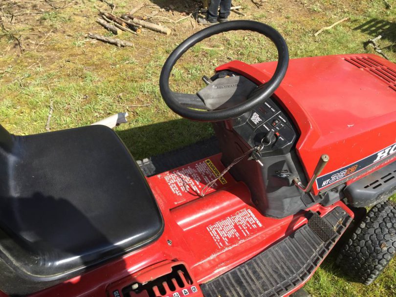 Honda ht3813 riding lawn mower 07 810x608 Honda HT3813 riding lawn mower for sale