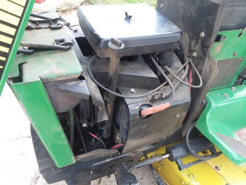 John Deere 318 riding lawn mower 04 810x608 John Deere 318 Mower Ready for the season