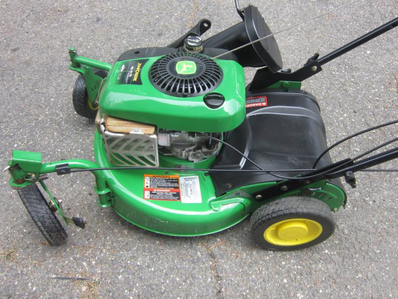 John Deere 360 turn RWD 8.75 hp 3 810x608 John Deere JS40 360 turn RWD 8.75 hp