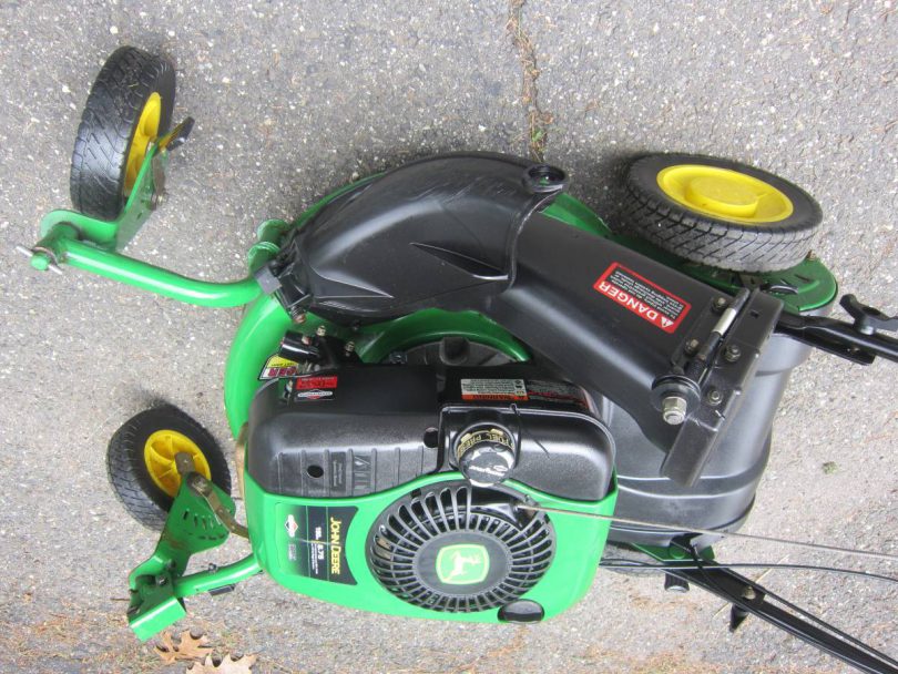 John Deere 360 turn RWD 8.75 hp 4 810x608 John Deere JS40 360 turn RWD 8.75 hp