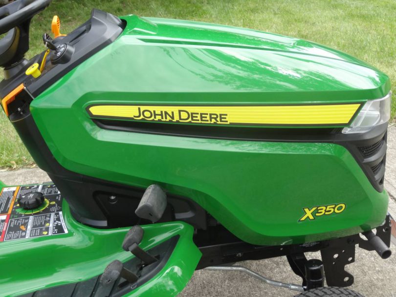 John Deere X350 riding mower 01 810x608 John Deere X350 riding mower pristine condition