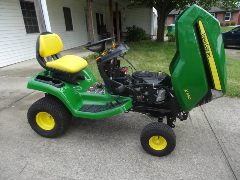 John Deere X350 riding mower 02 810x608 John Deere X350 riding mower pristine condition