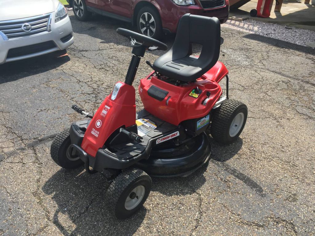 TroyBilt 30in Riding Lawn Mower TB30R Hydro 10.5HP Hydrostatic