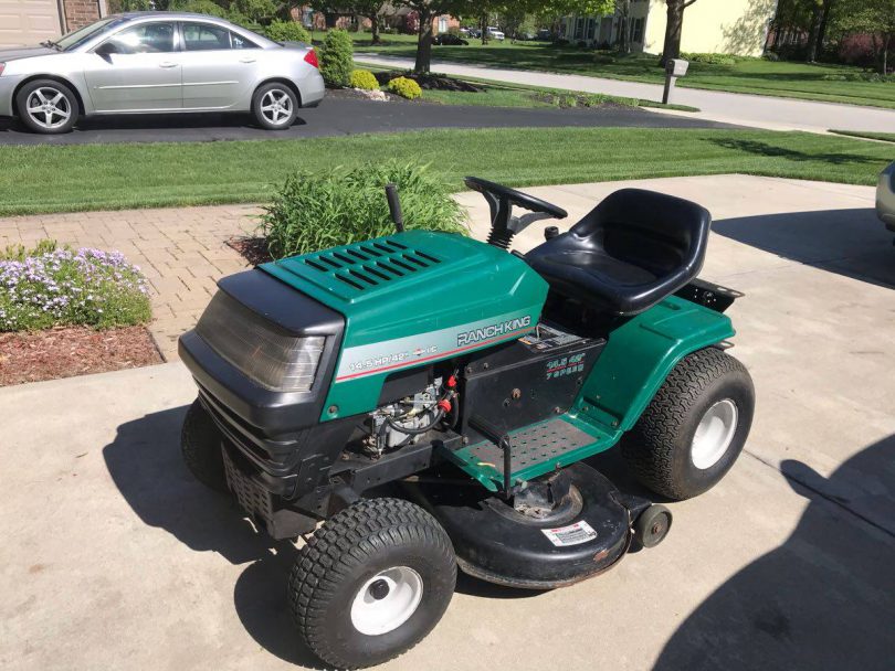 ranch king 13AM670G206 2 810x608 Ranch King 42 Inch Riding Lawn Mower 13AM670G206 with Bagger