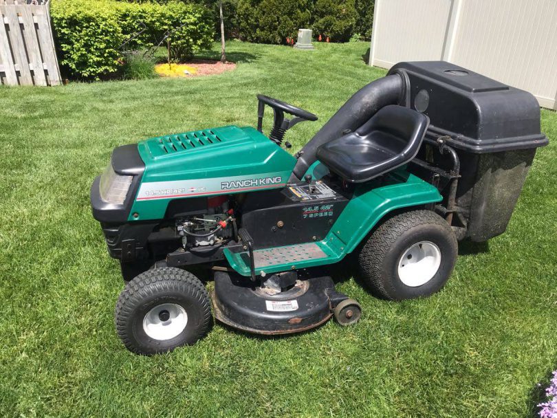 ranch king 13AM670G206 3 810x608 Ranch King 42 Inch Riding Lawn Mower 13AM670G206 with Bagger