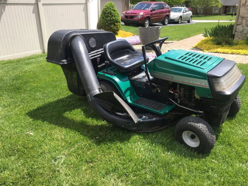 ranch king 13AM670G206 4 810x608 Ranch King 42 Inch Riding Lawn Mower 13AM670G206 with Bagger