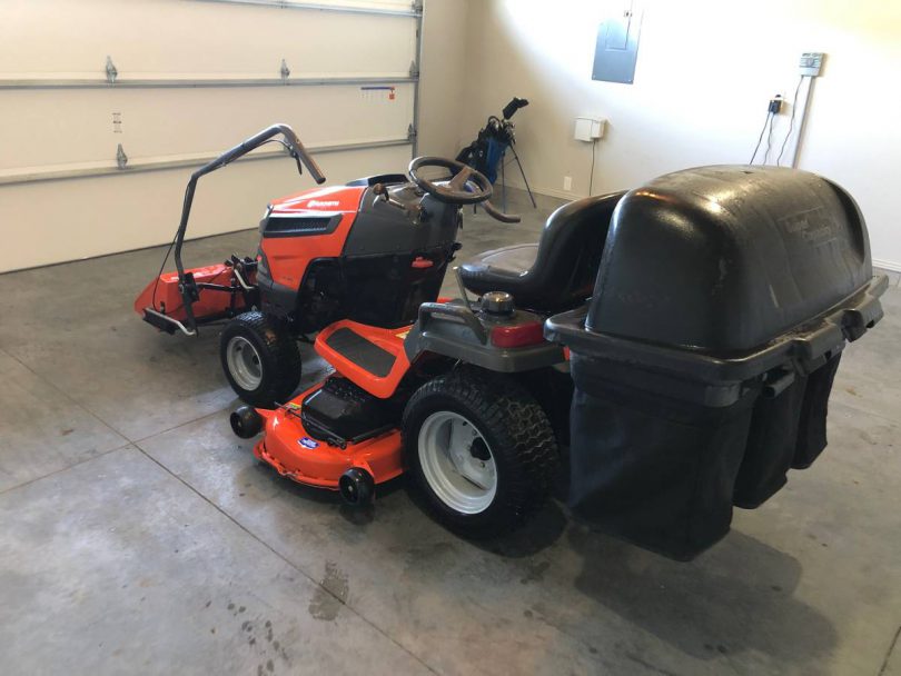 Husqvarna LGT 2654 5 810x608 Husqvarna LGT 2654 26 HP 54 INCH Riding Lawn Mower, Scoop, & Bagger
