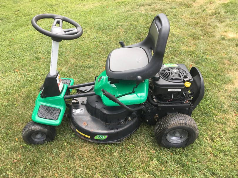 Weed eater 26 inch riding lawn mower 6 810x608 Weed Eater WE ONE 26 inch riding lawn mower for sale in good running condition