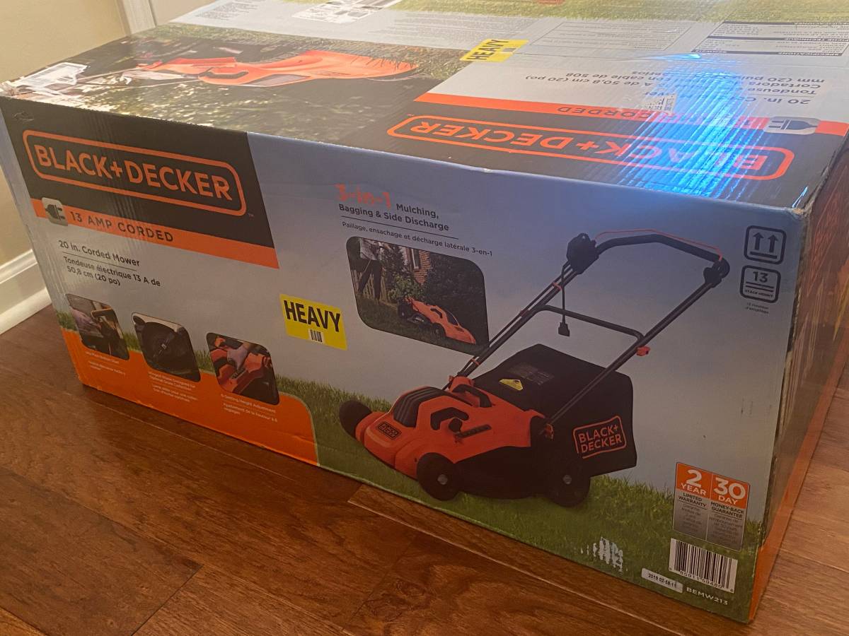 Black and Decker BEMW213 Electric Lawn Mower 20 Blade Corded New